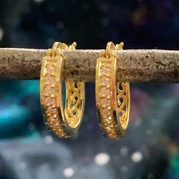 DILLARD’S 18k Gold over Sterling Silver CZ SMALL HOOP EARRINGS! - Picture 8 of 13